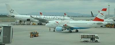 A320 and A330 at Vienna 2004
