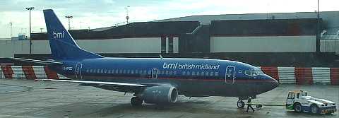 Old style livery on a 737 at LHR November 2002