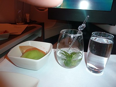 Cathay Pacific Inflight Meal Business Class SYD HKG září 2015