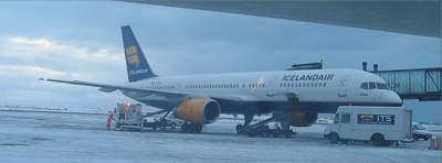 Icelandair 757 at Keflavik Jan 2005
