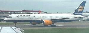 Icelandair 757 at London LHR Aug 2004