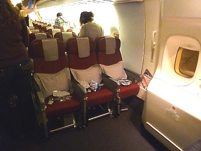 Qantas economy class seat Boeing 747 June 2011