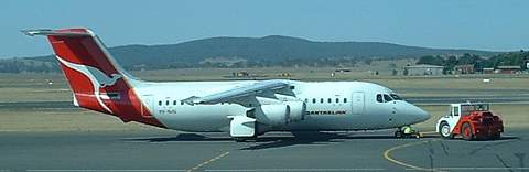 Qantas BAE146 at Canberra Jan 2003