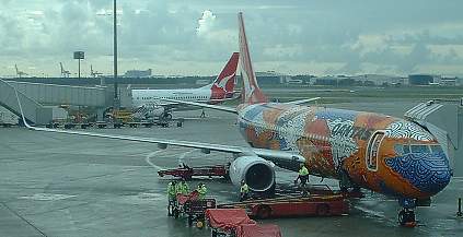Qantas 737 at Cairns Oct 2003