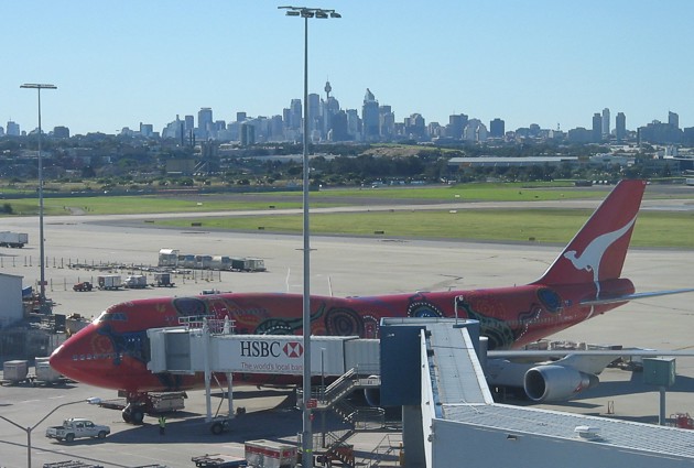Qantas Boeing 747-400 at Sydney Apr 2007