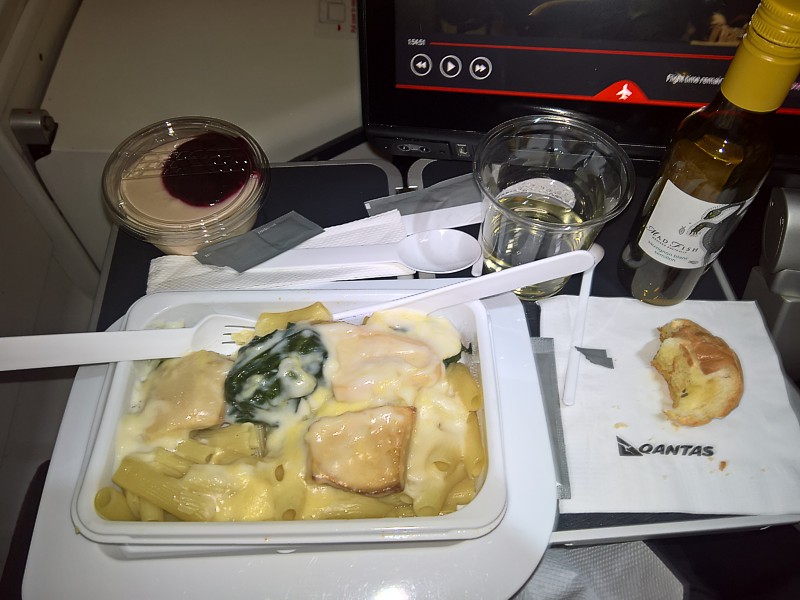 Qantas Inflight Meal Economy Class HKG BNE June 17