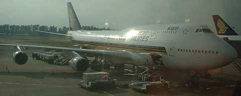 Singapore 747 at Singapore May 2003