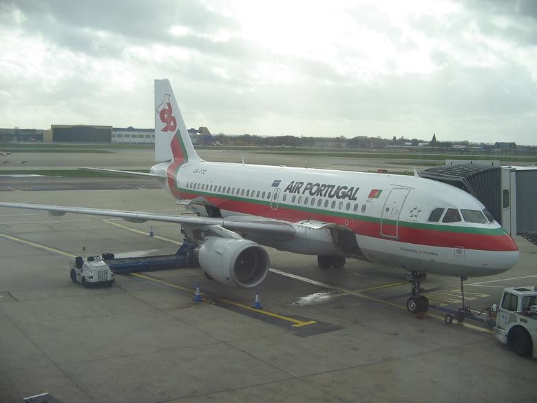 TAP A320 at London Gatwick March 2007